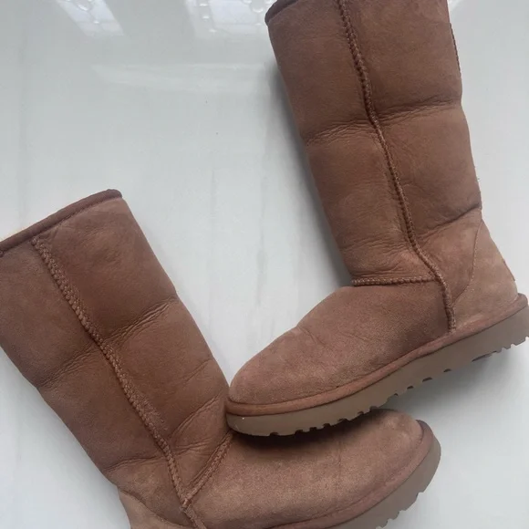 UGG Classic Tall II Sheepskin Boots in Chestnut Color Size 7 - Picture 4 of 10